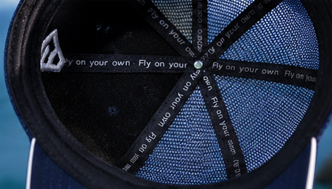 Détail des finitions de la casquette Falco navy édition limitée