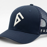 Casquette trucker navy Falco de trois-quarts, logo latéral crème